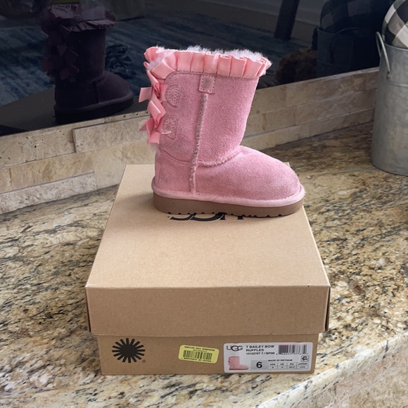 UGG Bailey Bow Ruffles size:6 - Picture 5 of 8
